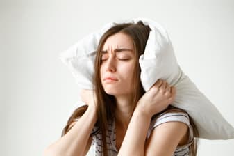 persona con trastorno para dormir