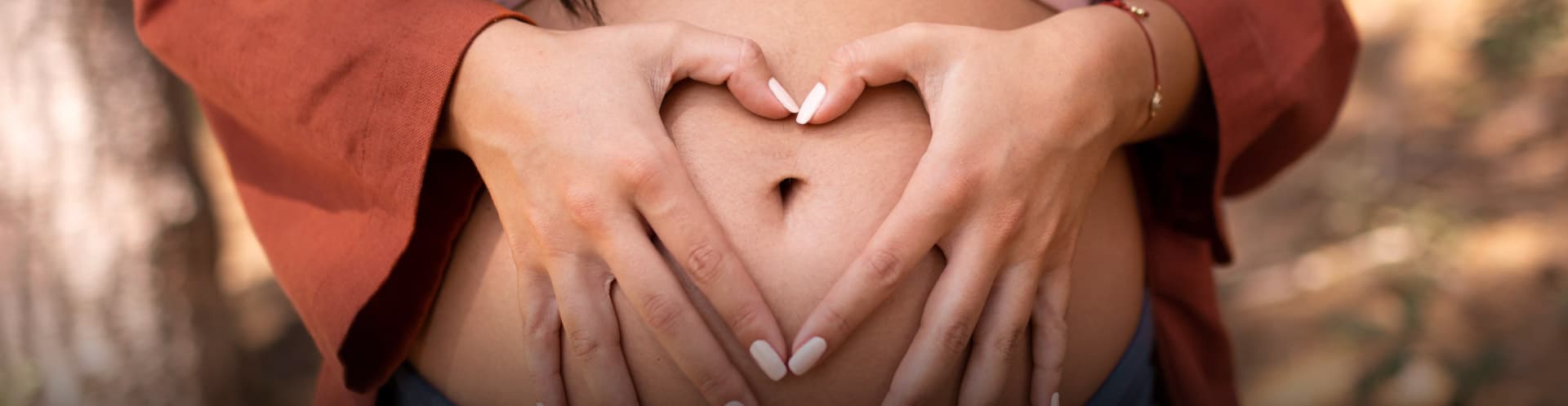 Mujer que tiene cambios del corazón durante el embarazo